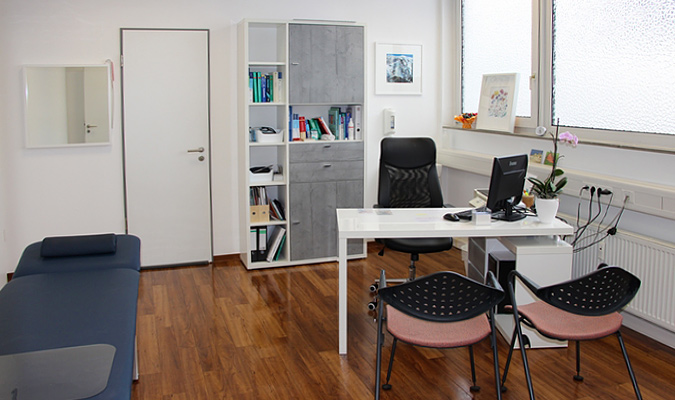 Behandlungszimmer Dr. Grundmann Behandlungszimmer Dr. Grundmann
