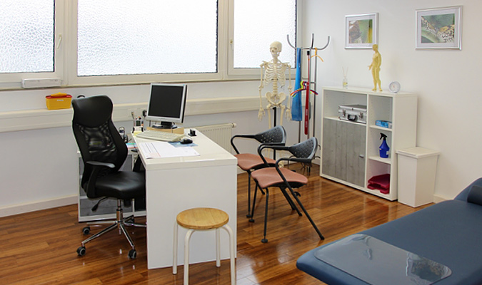 Behandlungszimmer Dr. Pomortsev Behandlungszimmer Dr. Pomortsev